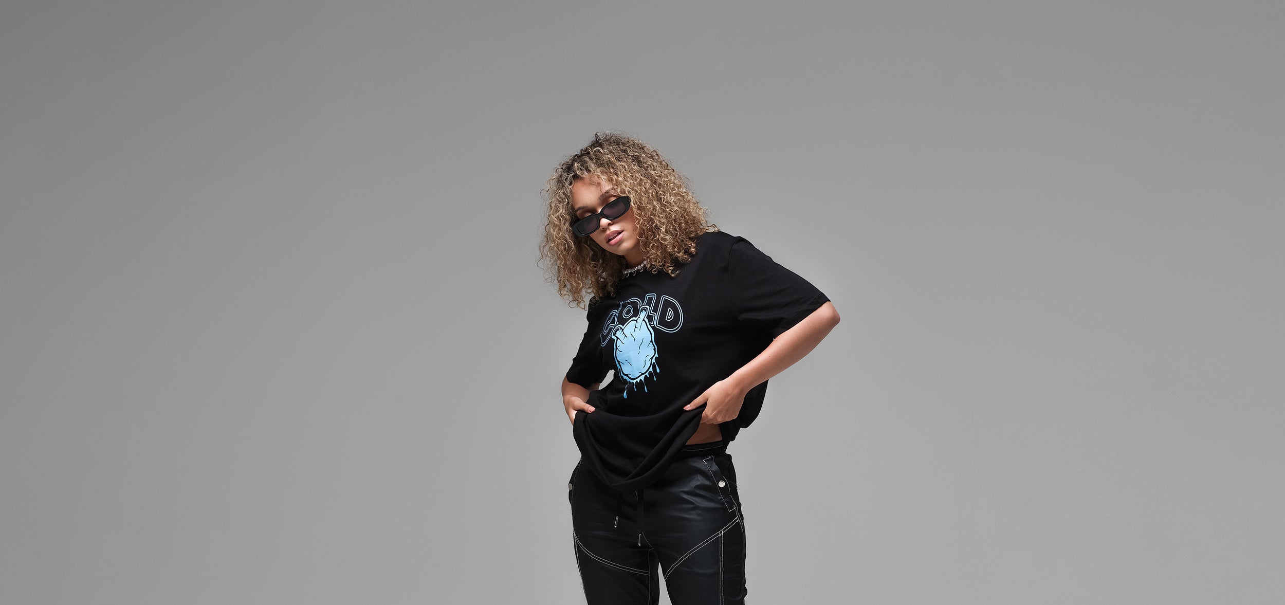 Cold Heart' Black T-shirt By Taschan